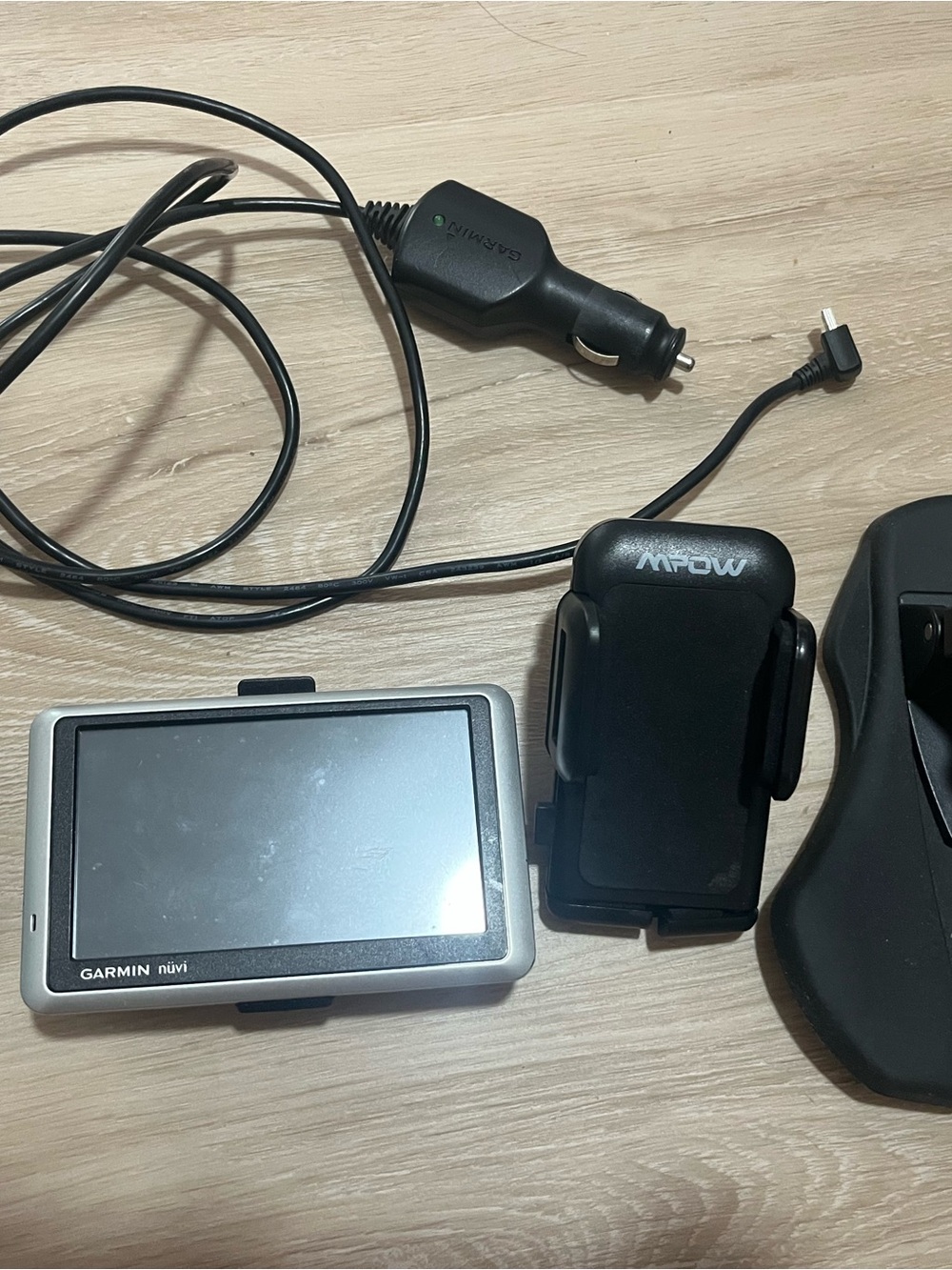Garmin nüvi 1300 GPS with accessories